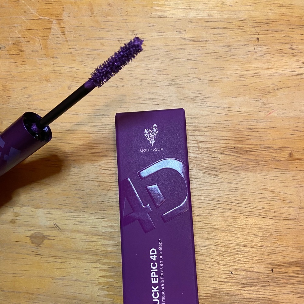 Younique 4D mascara color shimmery purple!